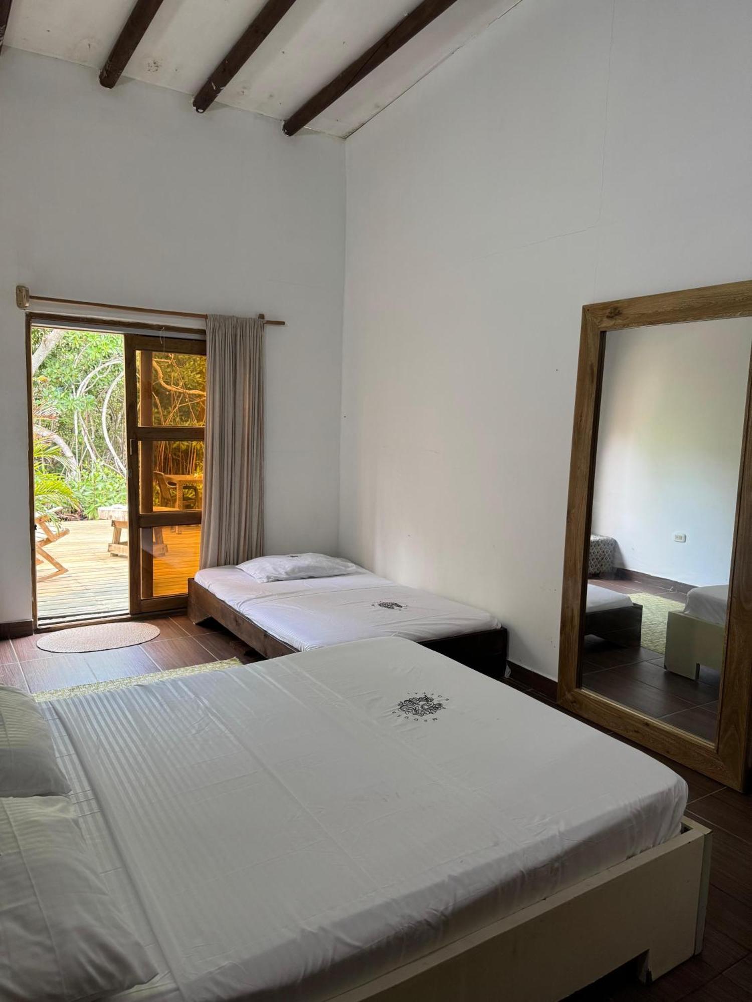 Medusa Hostel Isla Tintipan Tintipan Island Buitenkant foto