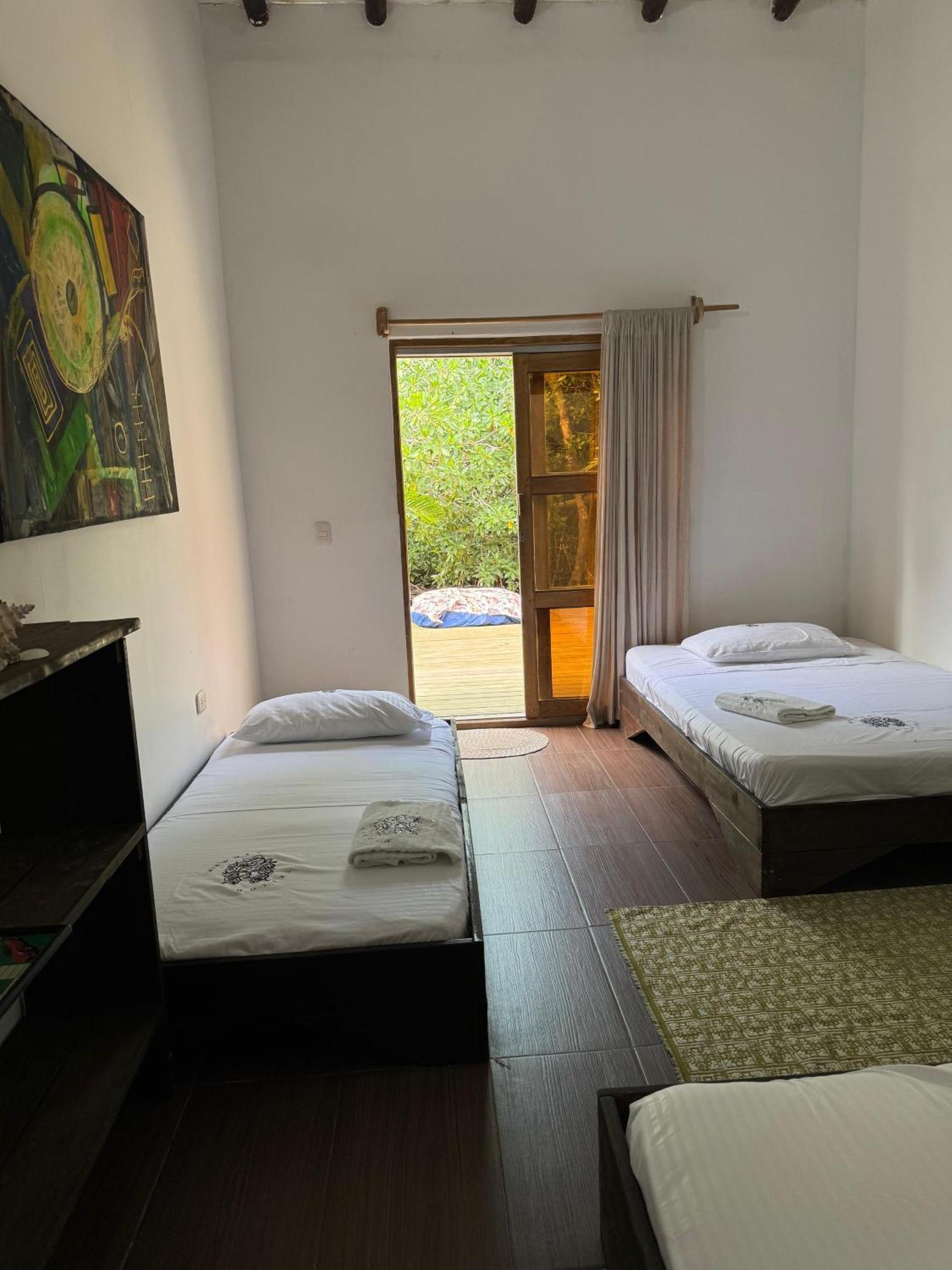 Medusa Hostel Isla Tintipan Tintipan Island Buitenkant foto